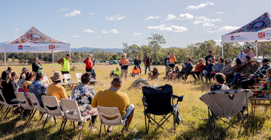 Aboriginal Community Shares Knowledge on Artefacts